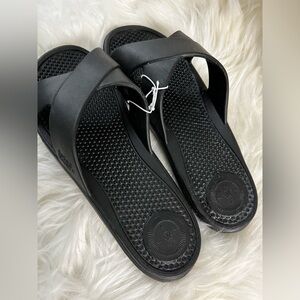 Black Chevron Pattern Slide Sandals Sz 10